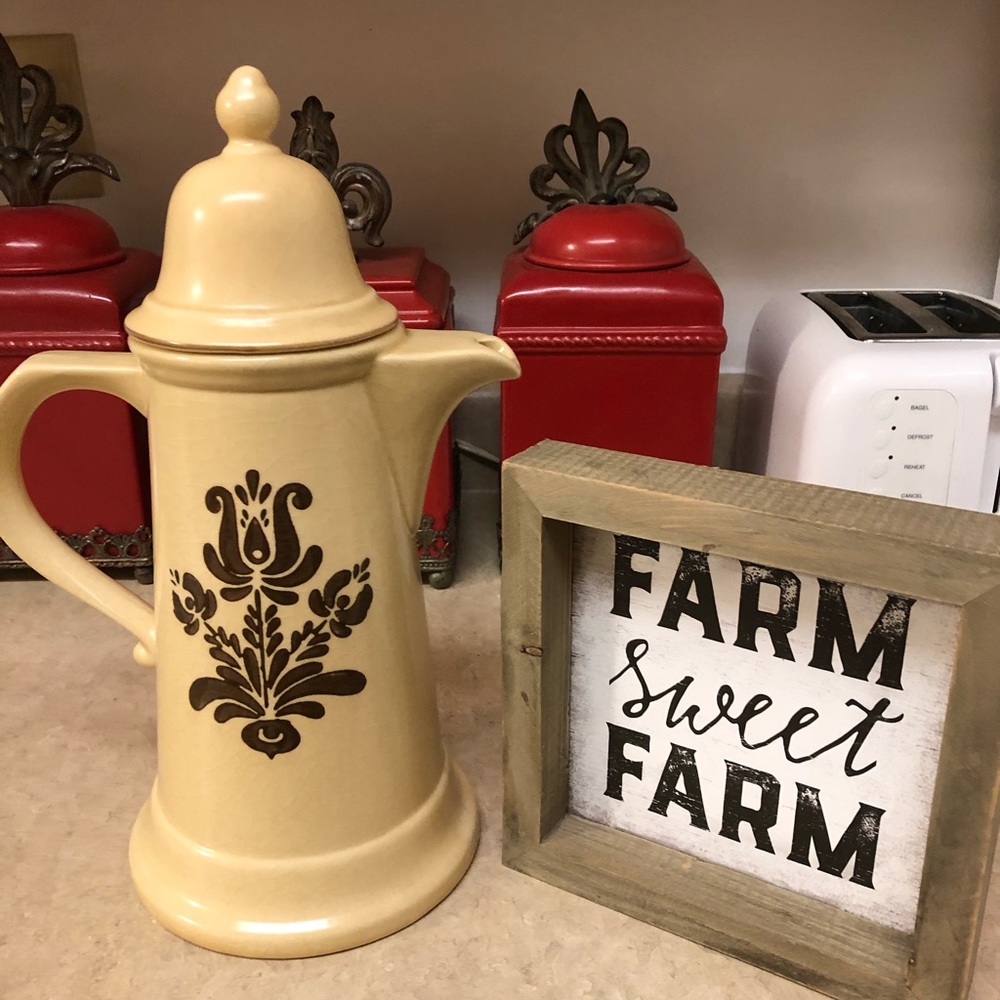 Pfaltzgraff 2 quart Pitcher